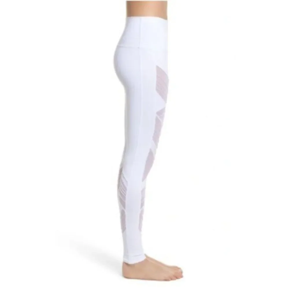 ALO YOGA Ultimate High Waist Leggings In White Size XXS